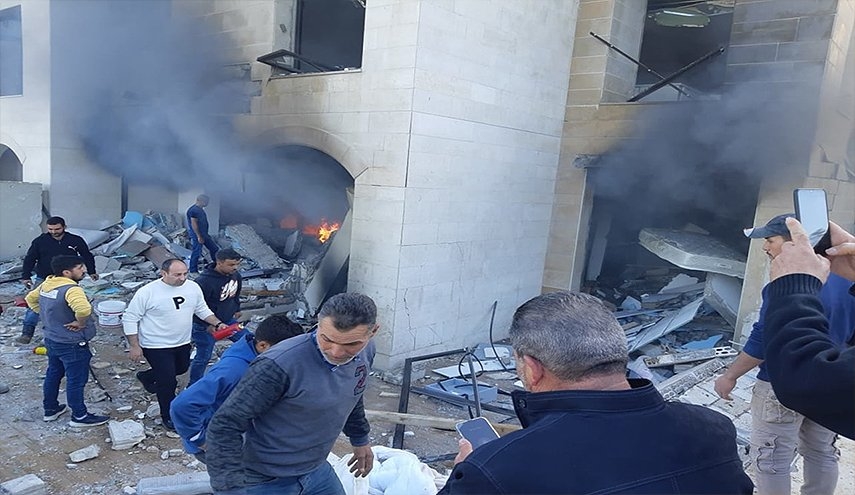 إخماد حريق شبّ إثر انفجار خزان غاز شمال بيروت