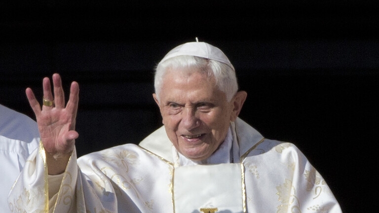 الفاتيكان يعلن وفاة البابا بنديكتوس السادس عشر سلف البابا فرنسيس