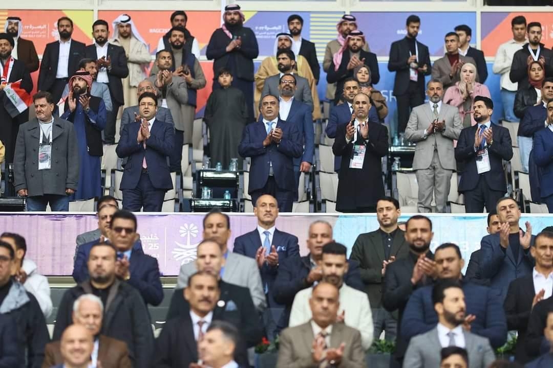 الأمين العام لمجلس الوزراء يحضر مباراة المنتخب الوطني ونظيره القطري