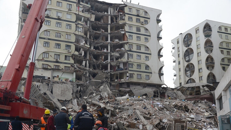 ارتفاع حصيلة ضحايا زلزال تركيا إلى 2921 قتيلا و15834 جريحا