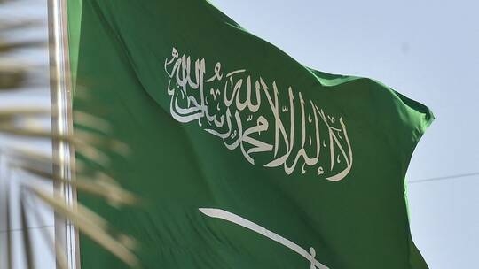 سفارة السعودية بفرنسا توصي السعوديين بالابتعاد عن مواقع الاحتجاجات