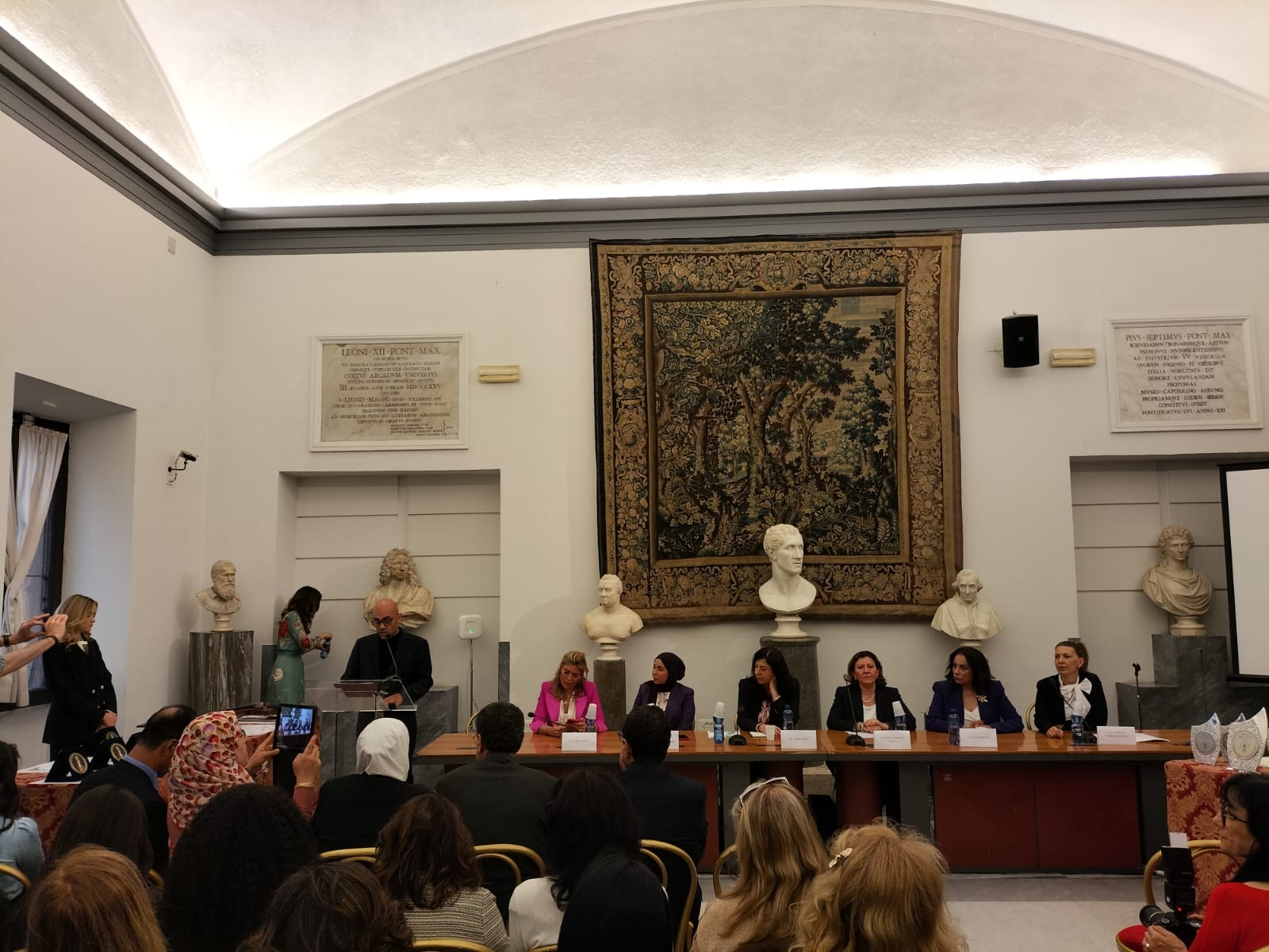 جمعية الصداقة تكرم عدداً من السفيرات العربيات وسفيرة أرمينيا في روما