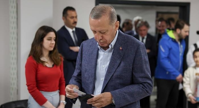 قيادي في الفتح: الاتراك عاقبوا اردوغان بالتصويت ويعيش صدمة من النتائج