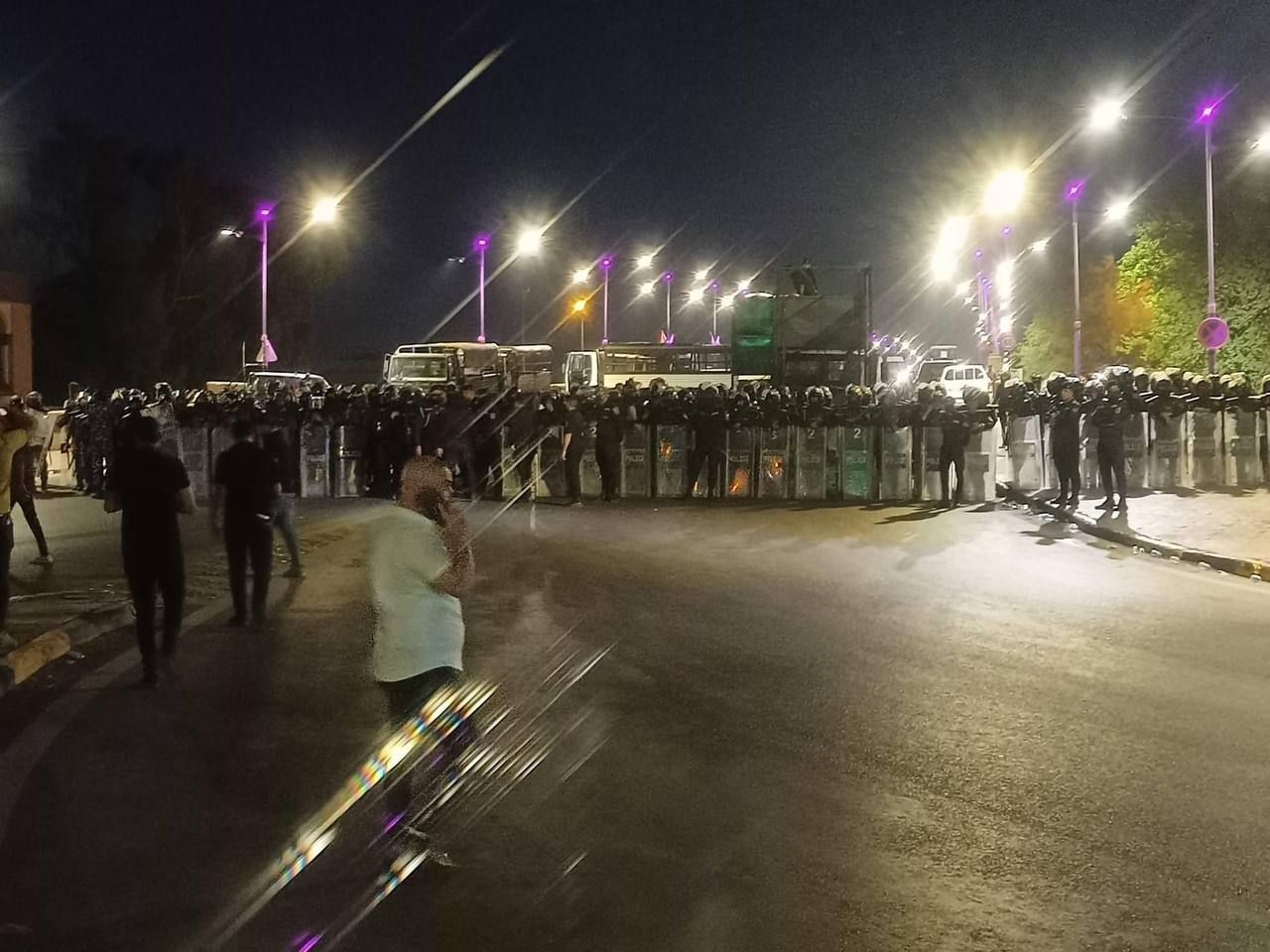 تجمعات لمحتجين قرب الخضراء بعد حرق القرآن وعلم العراق في الدنمارك