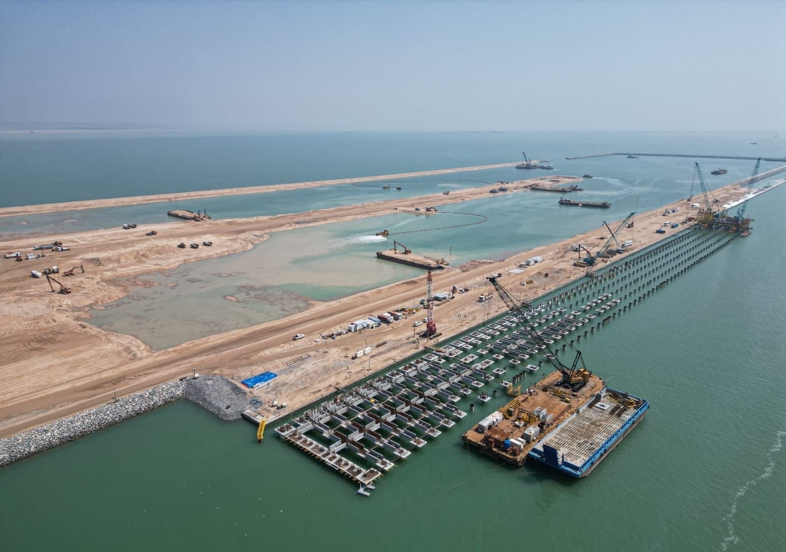 النقل: نسب الإنجاز في مشاريع ميناء الفاو الكبير تجاوزت 75 بالمئة
