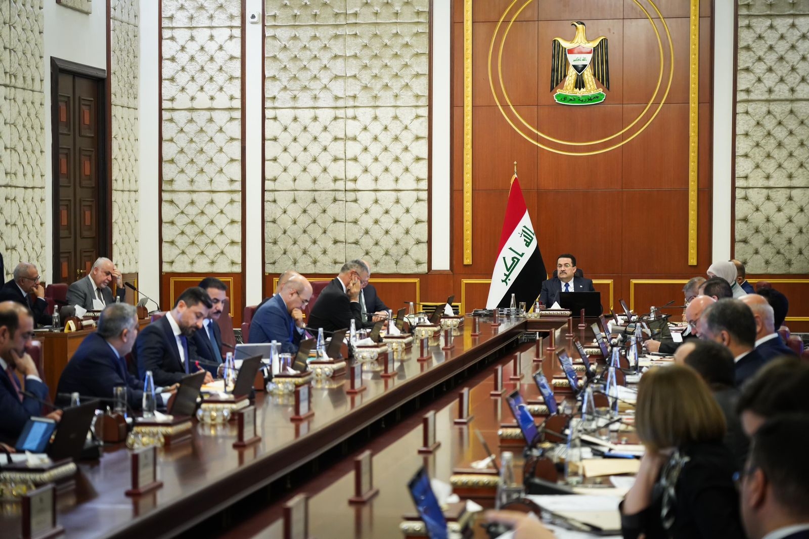 مجلس الوزراء يتخذ قراراً يسهم في خفض سعر الدولار في العراق - عاجل