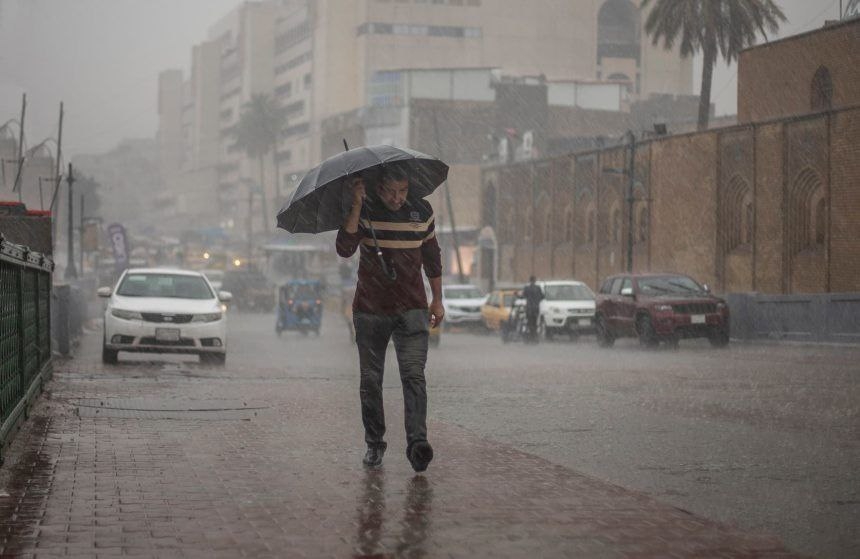 طقس العراق للأيام المقبلة.. أمطار رعدية وانخفاض بدرجات الحرارة