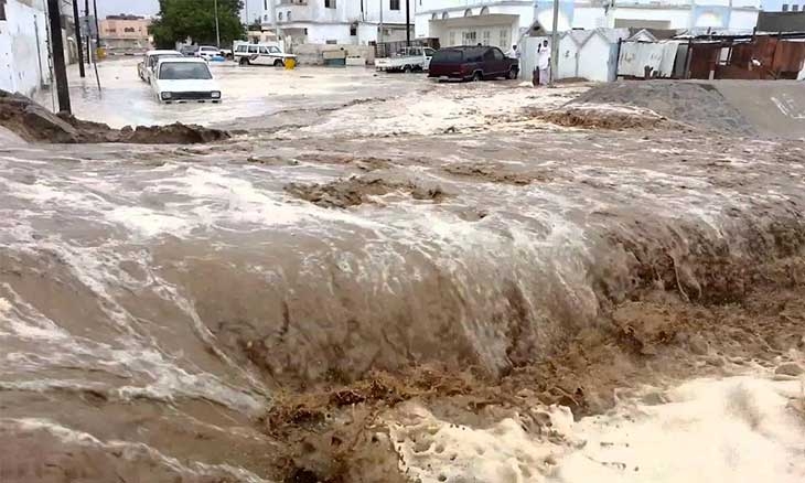 غمرت 6 وديان ودمّرت أقدم طريق حدودي.. مشاهد وصفية عن وضع السيول شرق العراق - عاجل