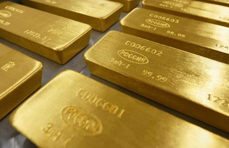للأسبوع الثاني.. الذهب يتجه للانخفاض مع تقييم المستثمرين لتوقعات خفض الفائدة