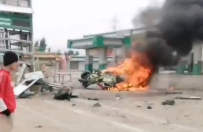 فيديو.. مصرع وإصابة 3 مدنيين بحادث سير 