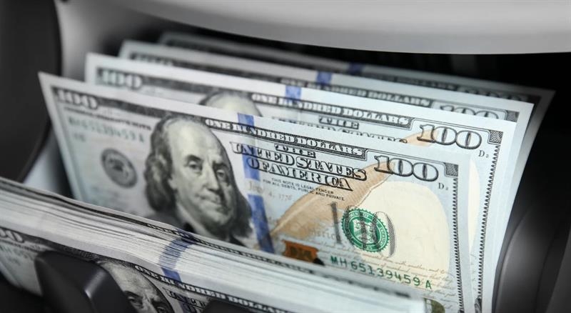 الدولار يتراجع أمام الدينار العراقي.. 150 الفًا لكل 100 دولار