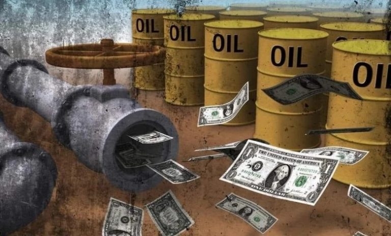 بسبب الدولار واحداث غزة.. أسعار النفط تتجه لتكبد خسائر أسبوعية طفيفة