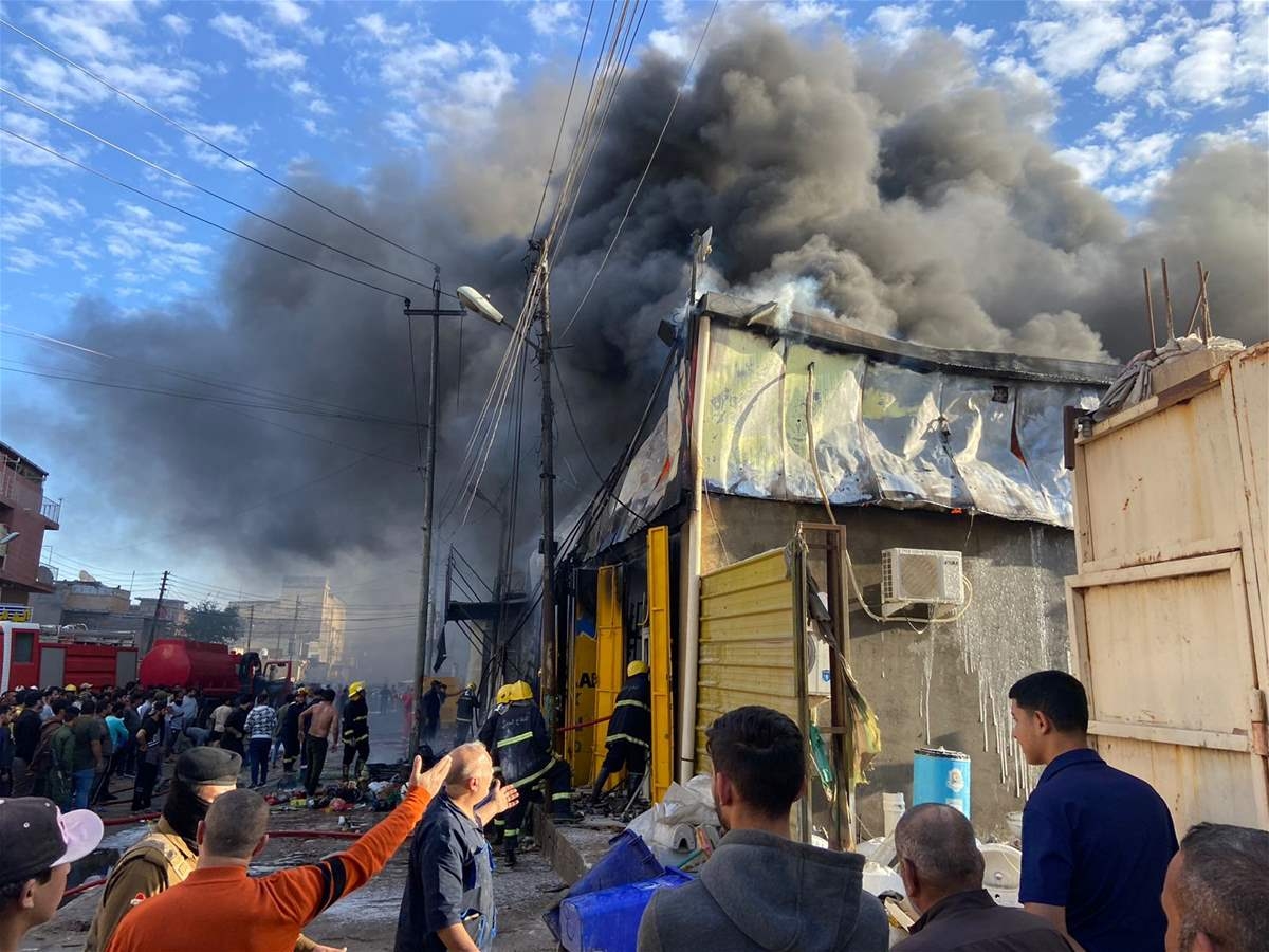 اندلاع حريق بمبنى في البصرة والدفاع المدني يُخلي المدنيين.. فيديو