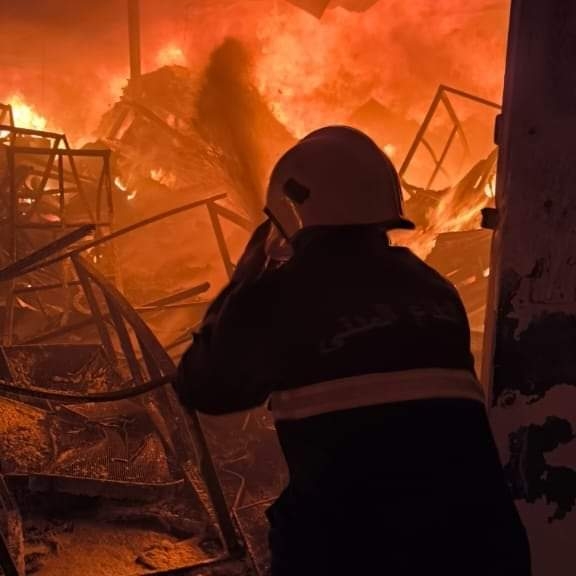 إنقاذ عاملين بنغال وإخماد حريق بمخزن للأدوات الاحتياطية في بابل