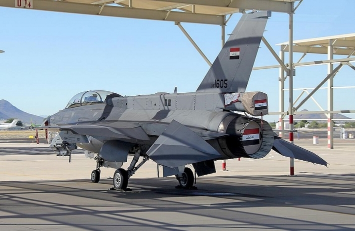 صيانة الطائرات الامريكية (أف 16) في العراق 