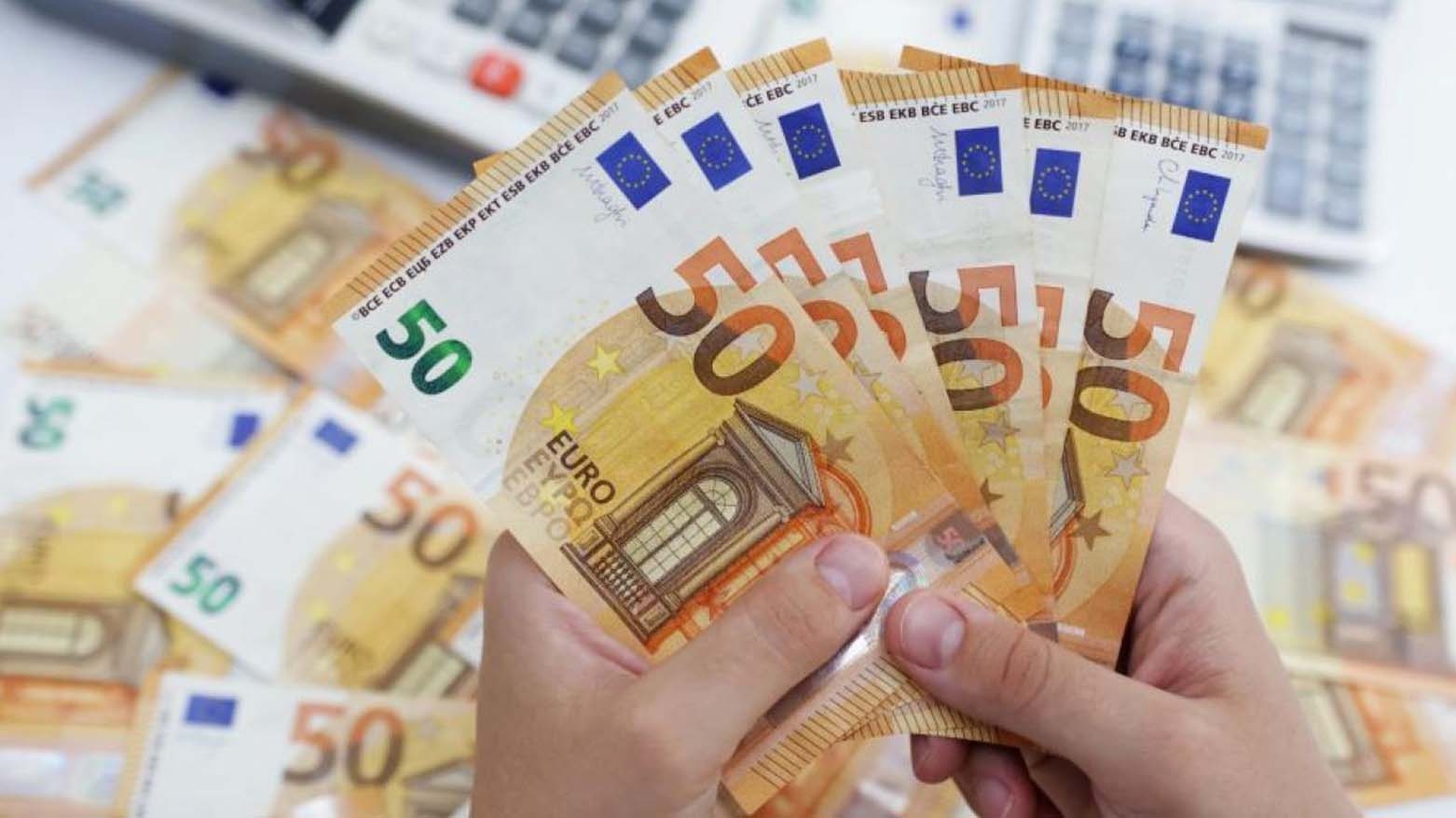 تلميحات البنك الأوروبي تهوي باليورو لأدنى مستوى منذ منتصف العام الماضي