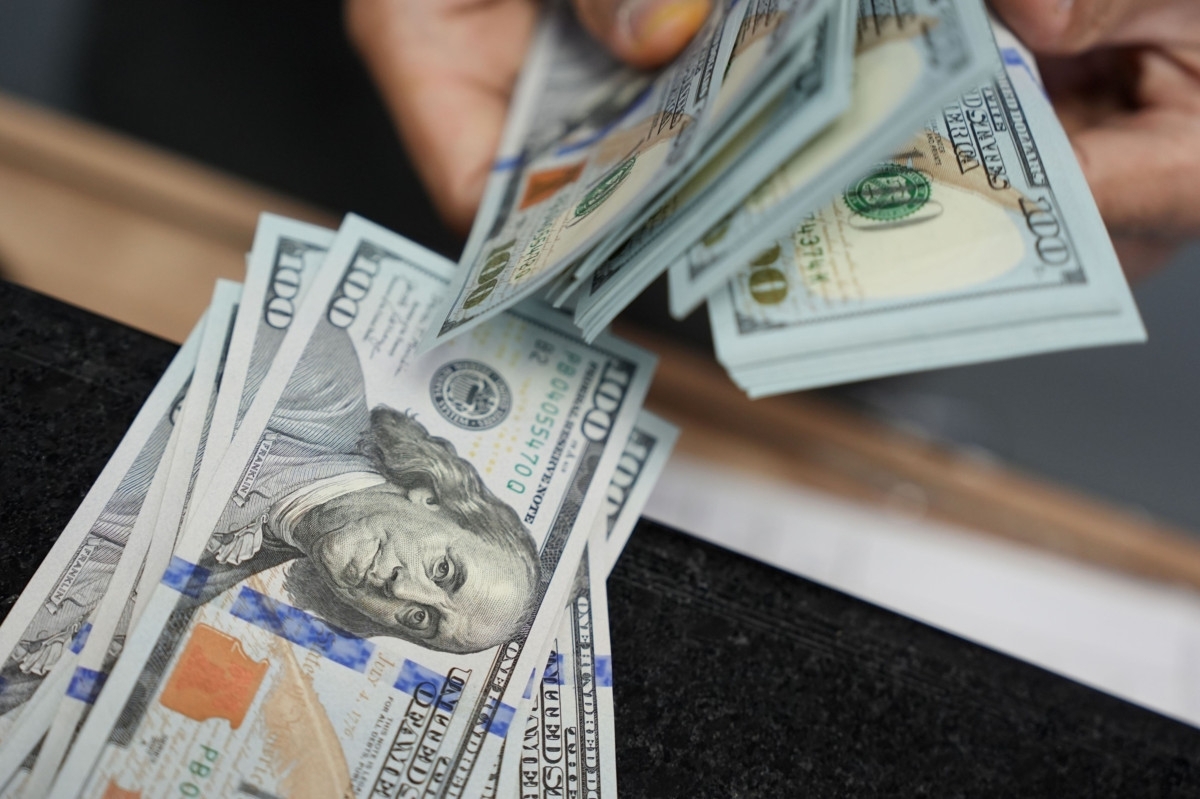 الدولار يعاود الارتفاع أمام الدينار العراقي.. قائمة بالأسعار في 7 محافظات