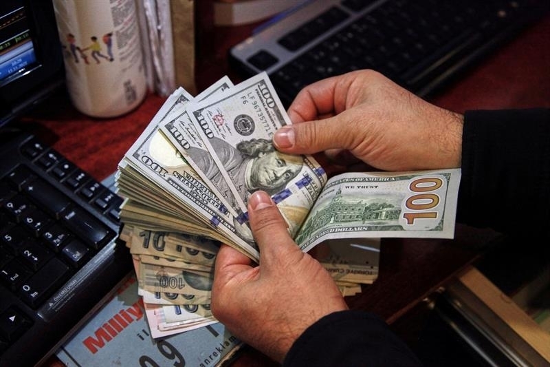 الدولار يواصل الارتفاع أمام الدينار العراقي والصيرفات تبيع بأكثر من 148 ألفًا