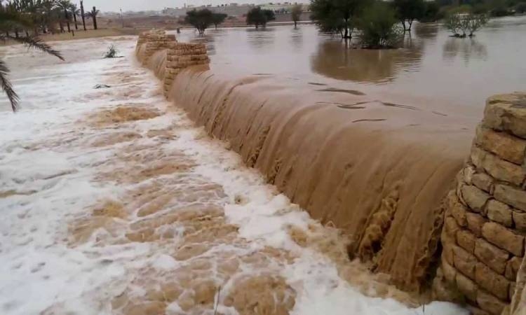 استنفار في 13 منطقة حدودية.. الأمطار ستمكث طويلًا وخشية من سيول نيسان - عاجل