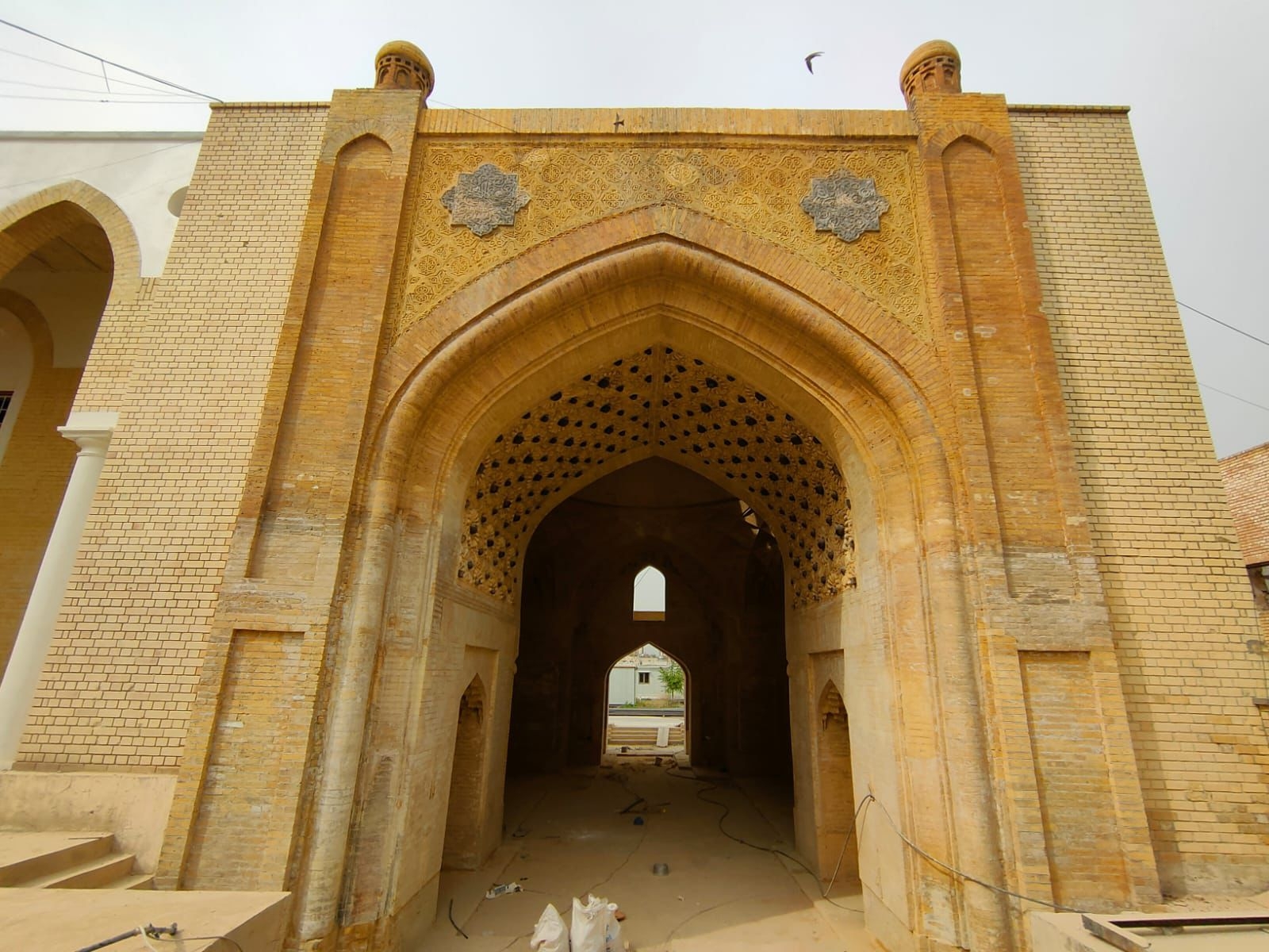 لخصوصية الأبنية واهميتها.. الأمانة تواصل أعمال تأهيل مركز بغداد القديمة (صور)
