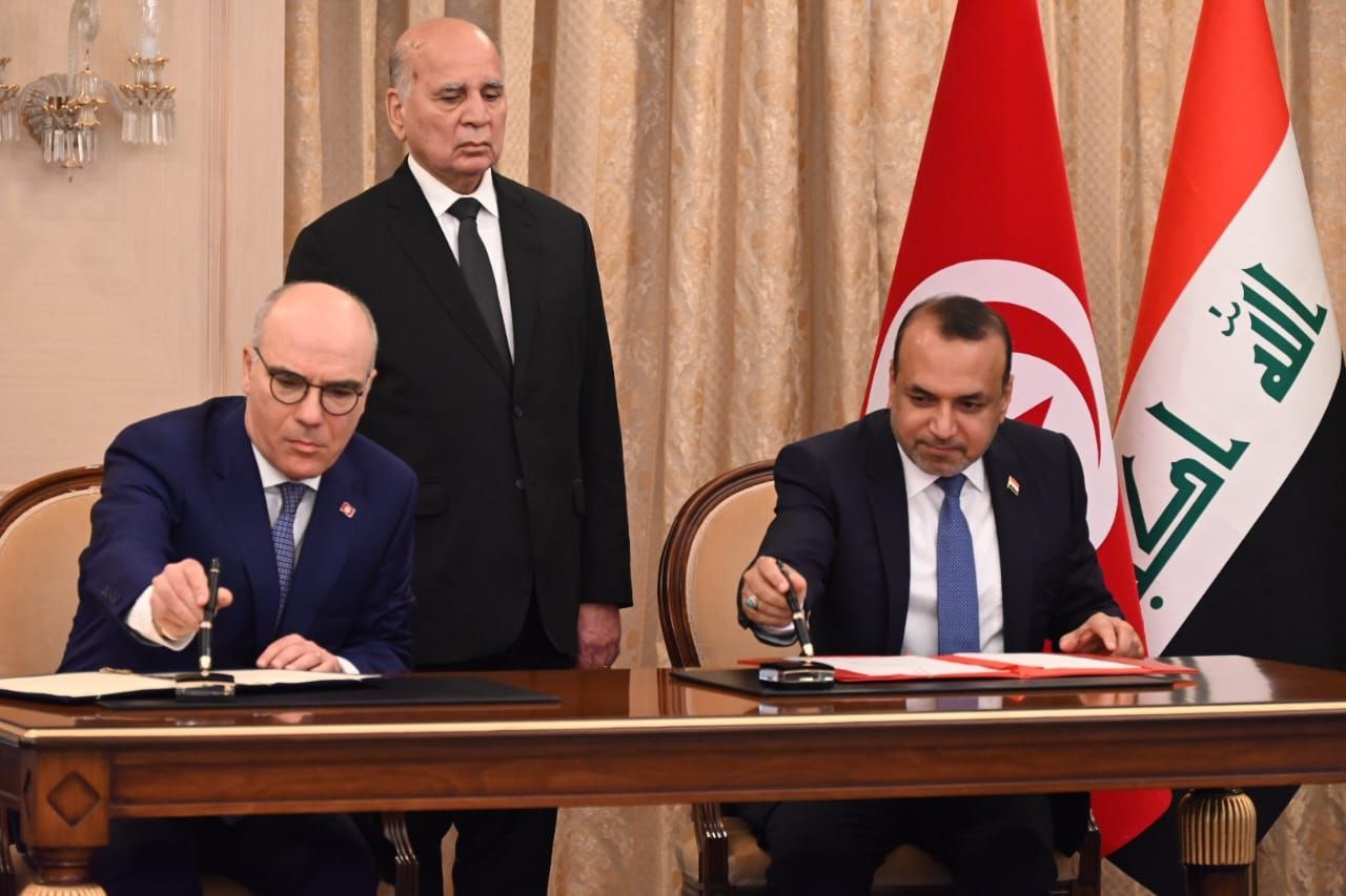 وزير العمل يوقع ثلاث مذكرات تفاهم مع الجانب التونسي