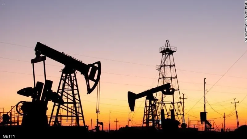 النفط يعوض بعض خسائره ويتجه لأسوأ أداء شهري منذ 2023