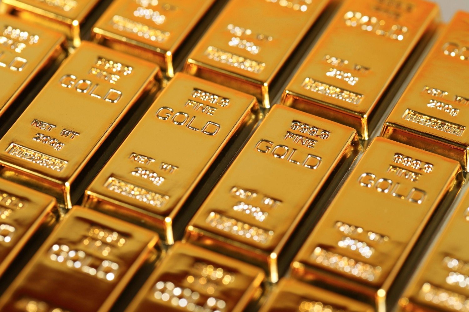 عالمياً.. الذهب يتأرجح بانتظار أسعار الفائدة الامريكية