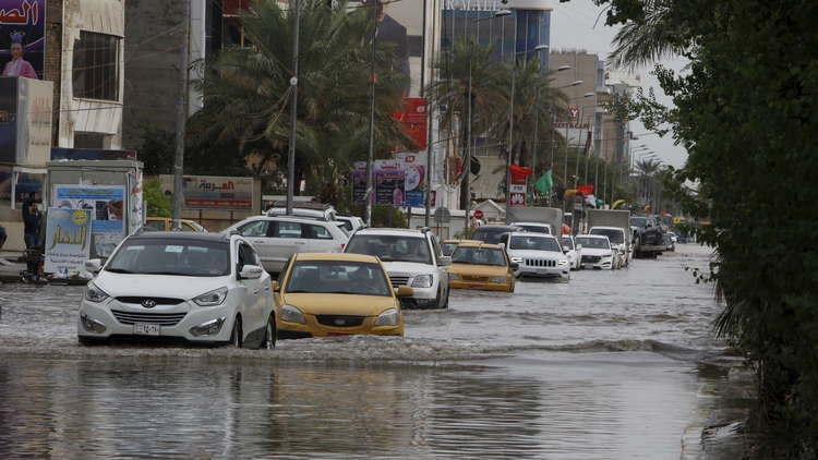 راصد جوي يكشف عن "ذروة الأمطار" ويدعو لتعطيل دوام المدارس - عاجل